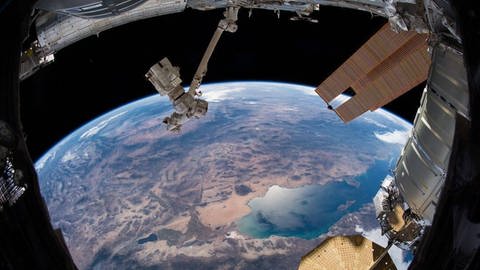 Einer der Lieblingsausblicke für Alexander Gerst: die Westküste der USA, welche die ISS ein Mal am Tag überfliegt (Foto: IMAGO, Nasa, via www.imago-images.de)