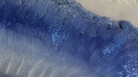 Satellitenbild eines Hangs mit Rutschungen auf dem Mars (Foto: NASA/JPL-Caltech/University of Arizona)