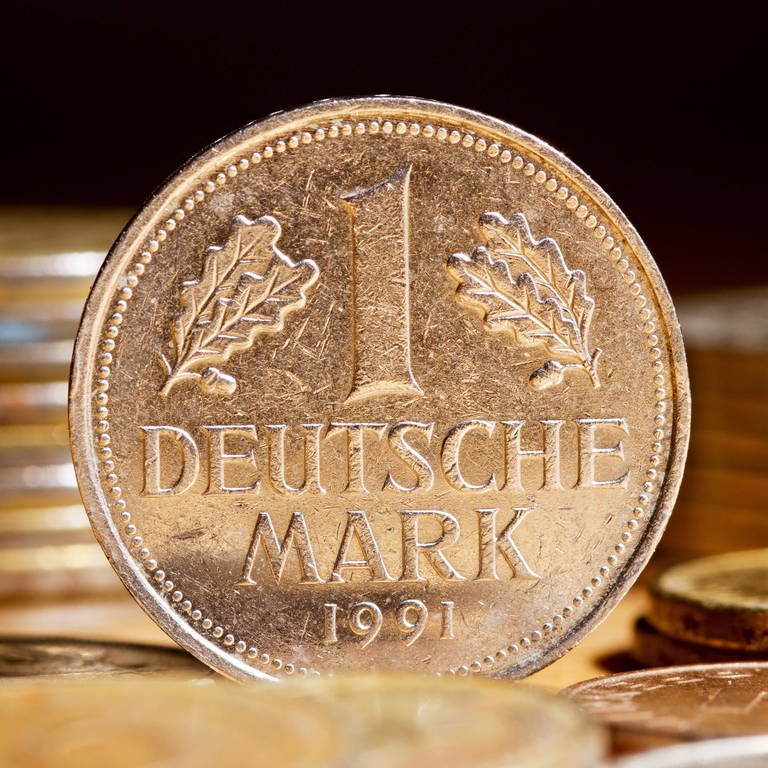 Vorderansicht D-Mark-Münze: Warum wurde der Euro-Kurs bei 1,95583 DM festgelegt? (Foto: IMAGO, IMAGO / McPHOTO)