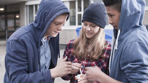 Zumindest bei jüngeren Menschen ist die Raucherquote nicht gestiegen. (Foto: IMAGO, imago/MITO)
