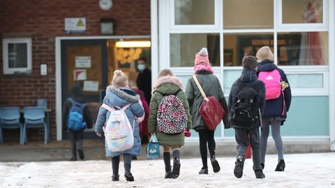 Schüler auf dem Weg zur Schule (Foto: picture-alliance / Reportdienste, Picture Alliance)