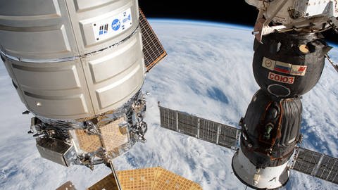 US-amerikanische und russische Raumschiffe angedockt an die ISS (Foto: Pressestelle, NASA)