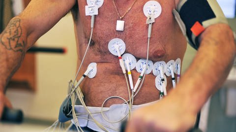 Mann beim Belastungs-EKG (Foto: picture-alliance / Reportdienste, / Klaus Rose)