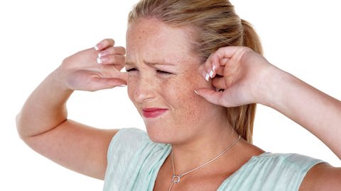 Auch Lärm kann Migräneattacken verstärken. (Foto: IMAGO, imago/McPHOTO)