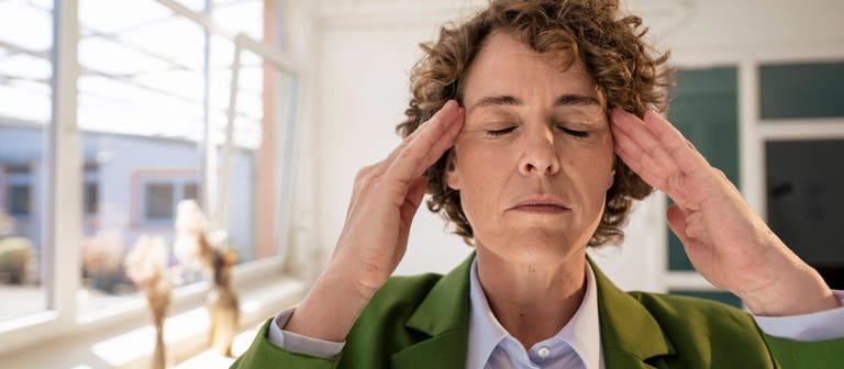Migräne hat viele Ursachen und viele Ausprägungen. (Foto: IMAGO, IMAGO/Westend61)