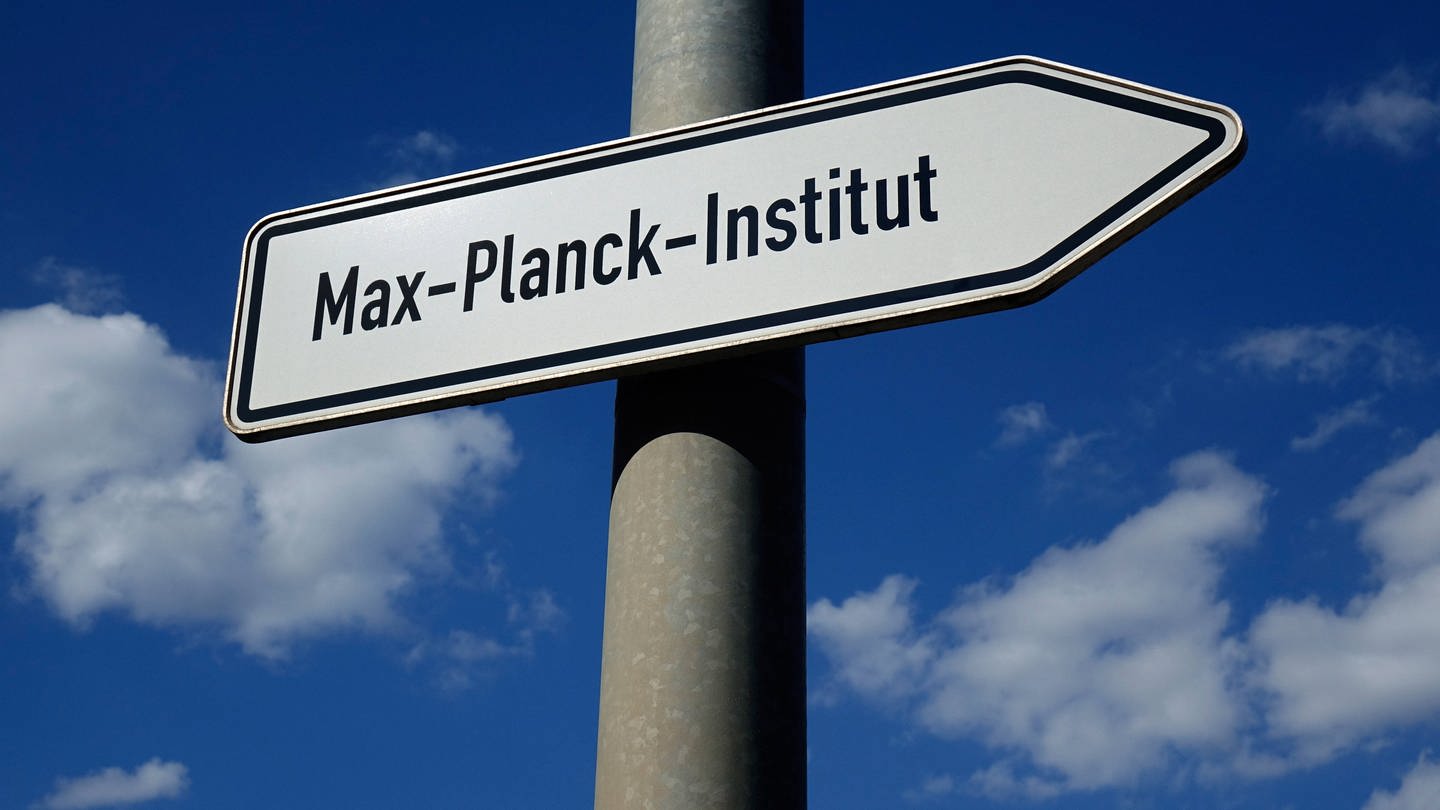Schild des Max-Planck Instituts in Magdeburg (Foto: IMAGO, IMAGO / Steinach)