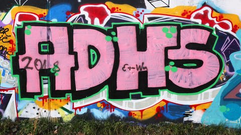 Ein Grafitti bildet die Buchstaben ADHS. (Foto: picture-alliance / Reportdienste, picture alliance / Wolfram Steinberg | Wolfram Steinberg)