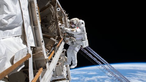 Astronaut im Weltall (Foto: IMAGO, IMAGO / ZUMA Wire)