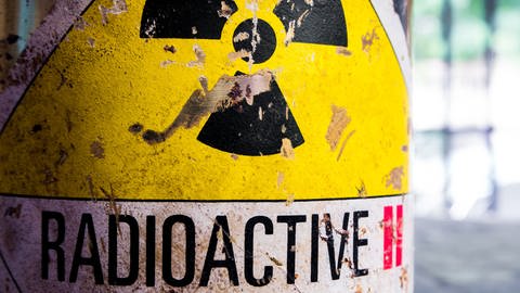 Fass mit radioaktiven Materialien (Foto: IMAGO, IMAGO / agefotostock)