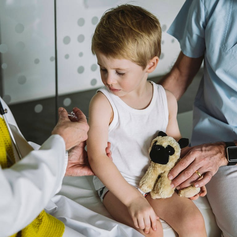 Kinderimpfung (Foto: IMAGO, imago images / Westend61)