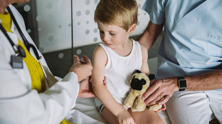 Kinderimpfung (Foto: IMAGO, imago images / Westend61)