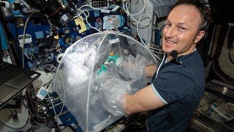Weltraumtouristen stören manchmal die Betriebsabläufe auf der ISS. Auch der Astronaut Matthias Maurer fühlte sich während seines Aufenthaltes auf der ISS zeitweise durch Weltraumtouristen gestört. (Foto: IMAGO, imago)