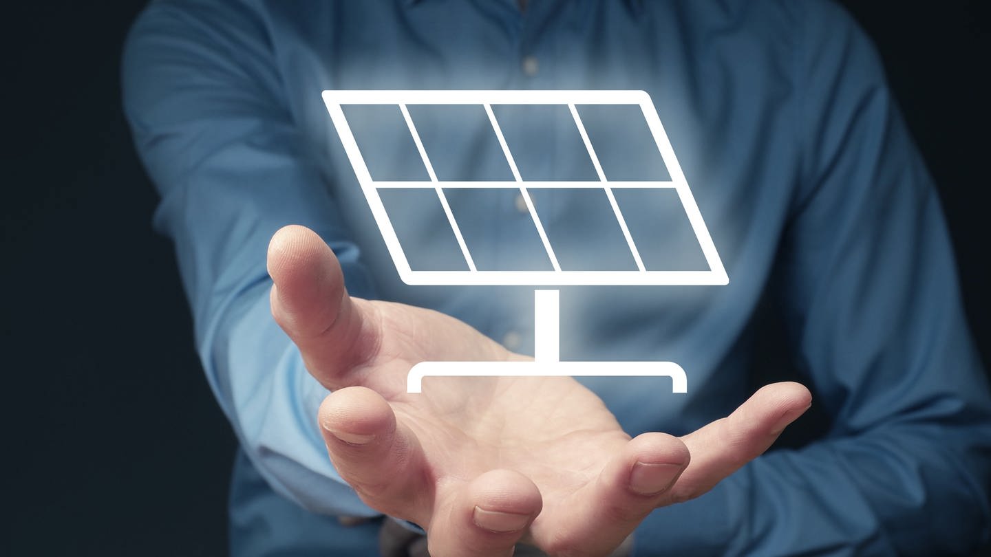 Ein US-Start-up hat eine neue Solarzelle entwickelt, die allein durch das Licht in Innenräumen mit Strom versorgen kann. Fünf wichtige Fragen zu den Solarzellen fürs Wohnzimmer. (Foto: IMAGO, IMAGO)