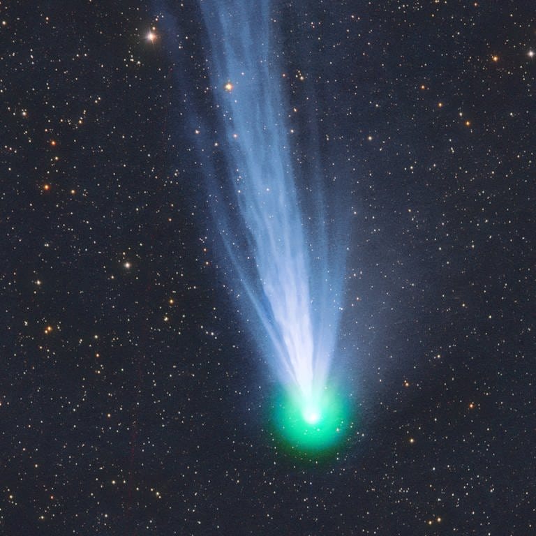 Komet 12Pons-Brooks mit typischer grüner Hülle und Schweif, tags: Komet, Pons-Brooks, Teufelskomet