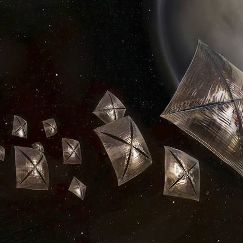 Eine Raumkapsel bewegt sich mit Sonnensegeln in Richtung von Alpha Centauri (Illustration). (Foto: IMAGO, imago/StockTrek Images)