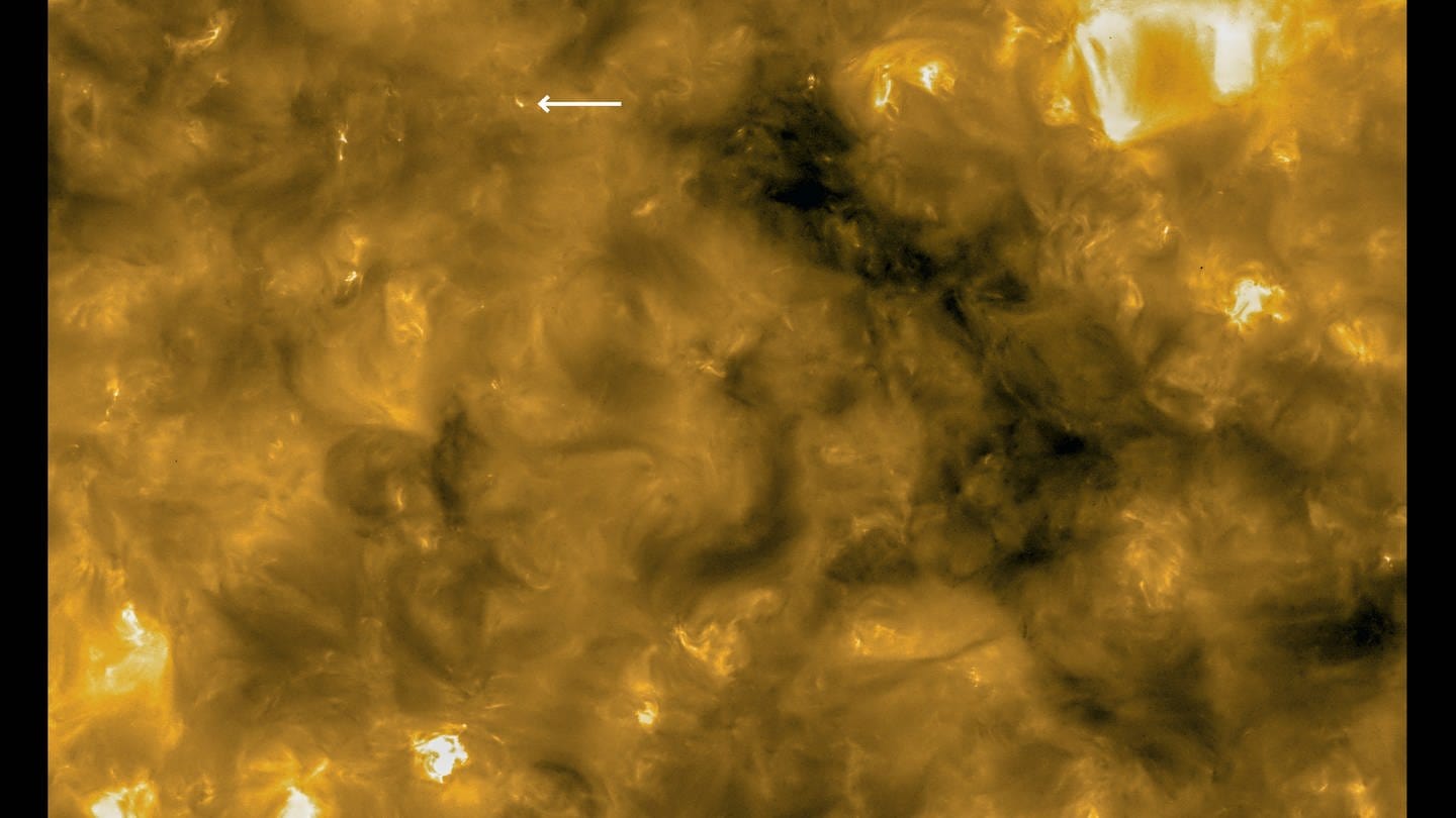 Solar Orbiter bietet bisher nie gesehene Nahaufnahmen unseres Heimatsterns, der Sonne. Es brodelt an der Oberfläche. Immer wieder kommt es zu 