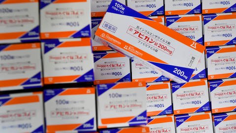 Leider noch kein Durchbruch: Das japanische Grippemittel Avigan verkürzt die Krankheitsdauer zwar bei Covid-19 zwar um ein paar Tage, hat aber auch starke Nebenwirkungen. (Foto: IMAGO, imago images/CTK Photo)