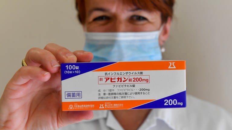 Leider noch kein Durchbruch: Das japanische Grippemittel Avigan verkürzt die Krankheitsdauer zwar bei Covid-19 zwar um ein paar Tage, hat aber auch starke Nebenwirkungen. (Foto: IMAGO, imago images/CTK Photo)