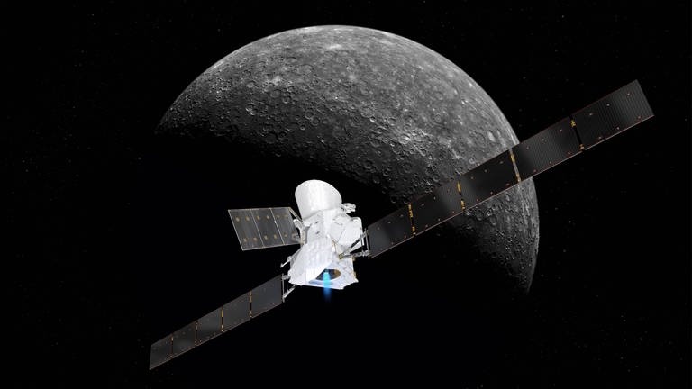 Die Sonde BepiColombo wird auf ihrem Weg zum Merkur zweimal vom Saturn abgebremst. (Hier zu sehen: Eine künsterische Darstellung der Sonde mit Merkur im Hintergrund) (Foto: IMAGO, imago/ZUMA Press)