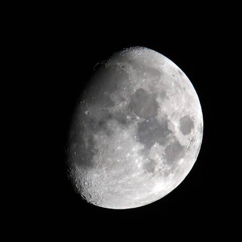 Mit dem SOFIA-Teleskop wurde jetzt bestätigt, dass das Mondgestein Wassermoleküle enthält. (Foto: IMAGO, imago/ NASA)