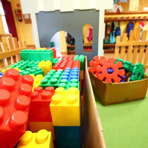 Spielzeug in Kindertagesstätte  (Foto: IMAGO, imago images / Eibner)