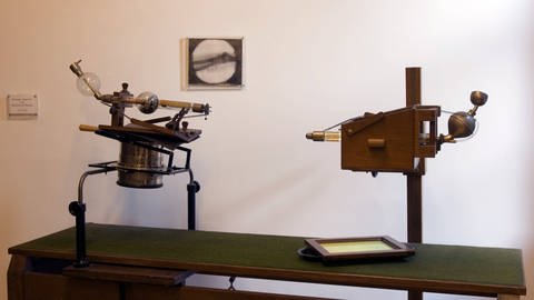 Röntgen-Apparate im Röntgenmuseum - Würzburg (Foto: IMAGO,  imago images/imagebroker/siepmann)