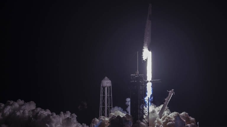 Raketenstart der Dragon 2 von SpaceX mit der Raumkapsel Crew Dragon (Foto: IMAGO, Imago Images / UPI Photo)