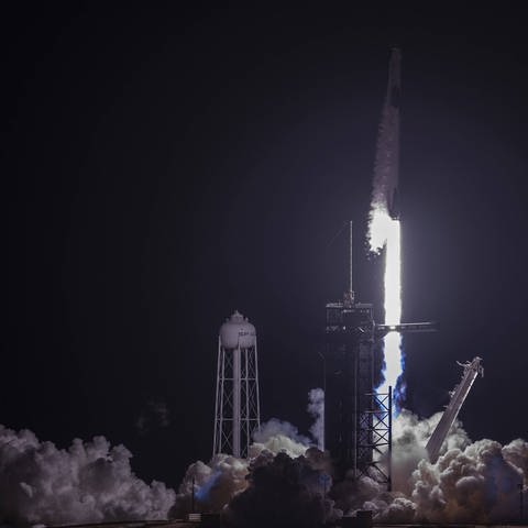 Raketenstart der Dragon 2 von SpaceX mit der Raumkapsel Crew Dragon (Foto: IMAGO, Imago Images / UPI Photo)