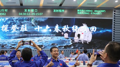 Der erfolgreiche Start der Sonde Chang´e 5 wurde im chinesischen Raumfahrzentrum gefeiert. (Foto: IMAGO, imago images/Xinhua)
