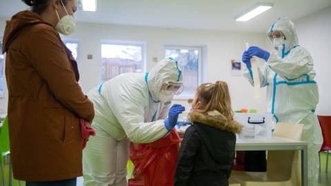 Bisher sind nur wenige Kinder und Jugendliche in die Impfstoffstudien zur Verträglichkeit und Sicherheit aufgenommen worden.  (Foto: IMAGO, imago images / CTK Photo)