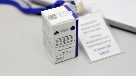 Packung mit russischem Impfstoff Sputnik V (Foto: IMAGO, imago images/Xinhua)