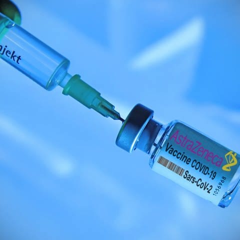 AstraZeneca Impfstoff (Foto: IMAGO, imago images / Sven Simon)