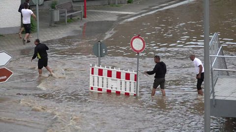 In Altena, Nordrhein-Westfalen, gab es Mitte Juli besonders starke Niederschläge und Überschwemmungen. (Foto: IMAGO, imago/7aktuell.de Marc Gruber )