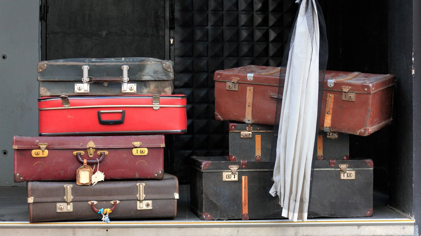 Sieben alte Koffer: Warum packt man seine 