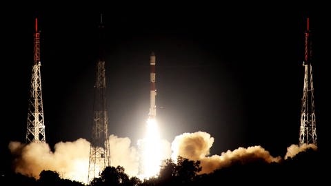 Raketen sollen Schwefel in die Atmosphäre schießen  (Foto: IMAGO, imago/Xinhua)