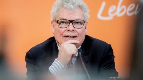 Hans-Dieter Nolting auf einer Pressekonferenz zum DAK-Gesundheitsreport (Foto: picture-alliance / Reportdienste, dpa)