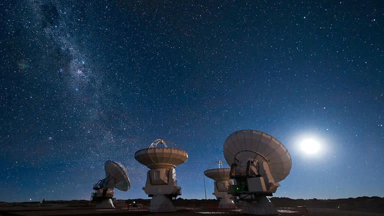Radioteleskope in der Atakamawüste, Chile. (Foto: dpa Bildfunk, dpa)