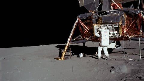 Bemannte und unbemannte Mond-Sonden bleiben als Elektroschrott auf dem Mond zurück.  (Foto: Pressestelle, NASA)