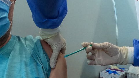 Möglicherweise könnte eine Extra-Impfung die Symptome von Long-Covid_Patient*innen lindern. (Foto: IMAGO, imago/Hahnex/Eibner-Pressefotox EP_joha)