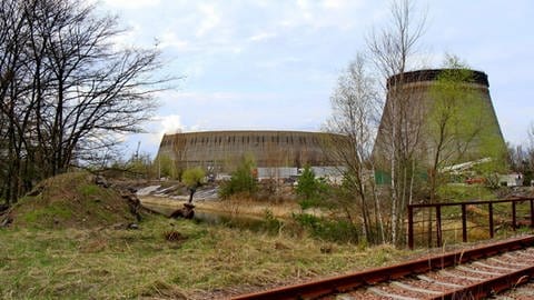 Ein verlassener Kühlturm in Tschernobyl, Ukraine (Foto: picture-alliance / Reportdienste,  / Photoshot)