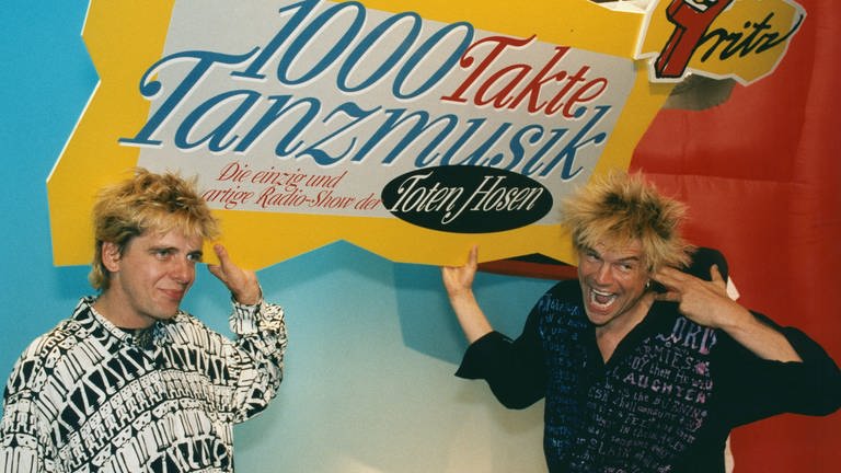 Die Toten Hosen bei "1000 Takte Tanzmusik" vom Jugendradio Fritz des RBB in den 1990ern (Foto: IMAGO, IMAGO / United Archives)