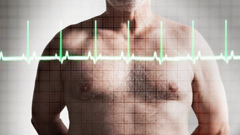 Halbnackter Mann mit Herzschlagdiagramm (Foto: IMAGO, IMAGO / YAY Images)