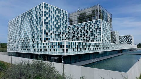 Neubau des Internationalen Strafgerichtshofs in Den Haag, an den Außenfenstern befinden sich Pflanzen aus allen 123 Vertragsstaaten (Foto: IMAGO, IMAGO / Steinach)