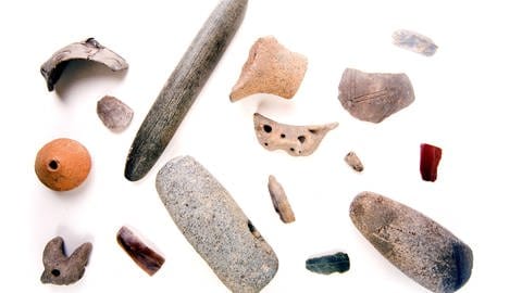 Verschiedene Werkzeuge aus der Jungsteinzeit (Neolithikum)  (Foto: IMAGO, imago/imagebroker/schauhuber)