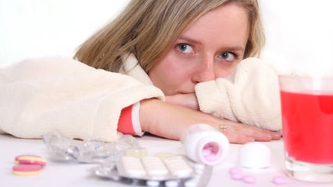 Aspirin und andere Acetylsalicylsäure-haltige Präparate kommen bis heute bei Fieber oder Schmerzen zum Einsatz.  (Foto: IMAGO, IMAGO/Design Pics)