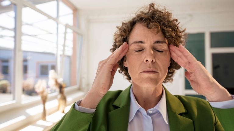 Migräne hat viele Ursachen und viele Ausprägungen. (Foto: IMAGO, IMAGO/Westend61)