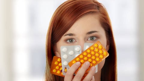 Die zur Verhütung eingesetzte Pille enthält weibliche Hormone. Diese werden über den Urin teilweise ausgeschieden und können unter Umständen ins Trinkwasser gelangen.