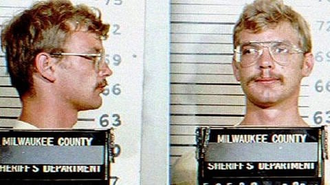 Das Bild zeigt ein Polizeifoto des Serienkillers Jeffrey Dahmer. (Foto: IMAGO, ZUMA Wire)