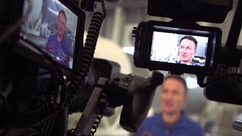 Im Interview mit dem SWR berichtet Astronaut Matthias Maurer darüber, wie er den Ausbruch des Ukraine-Krieges an Bord der ISS erlebt hat. (Foto: SWR, SWR Wissen)