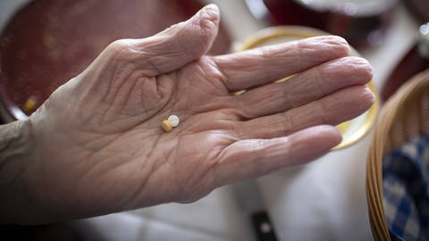 Eine neues Medikament hat möglicherweise einen positiven Einfluss auf den Verlauf einer Alzheimererkrankung. (Foto: IMAGO, imago images/photothek)